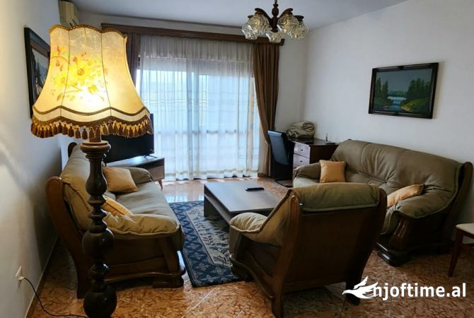 Shtepi me qera Apartament ne Tirane, 2+1, Mobilimi E mobiluar, Pagesa 500  Euro.