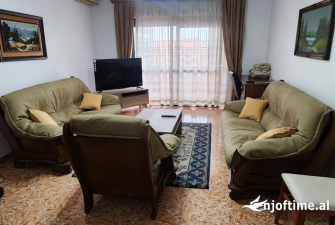 Shtepi me qera Apartament ne Tirane, 2+1, Mobilimi E mobiluar, Pagesa 500  Euro.