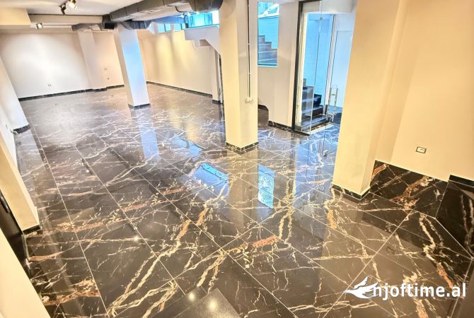 Shitet ambient Biznesi 📍21 Dhjetori Cmimi:236.000 Euro