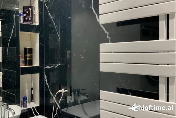 Shtepi ne shitje Apartament ne Tirane, 2+1, Mobilimi E mobiluar, Pagesa 300,000  Euro.