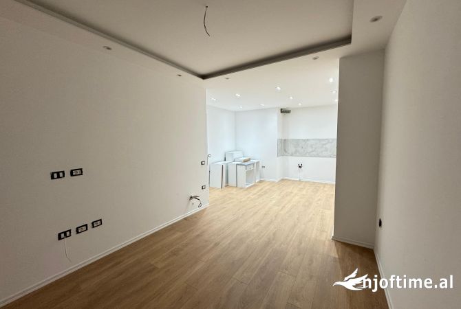 Ambient biznesi me qera 3+1 ne Tirane - 600 Euro