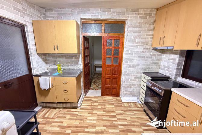 Shtepi me qera Shtepi Private ne Tirane, 1+1, Mobilimi E mobiluar, Pagesa 270  Euro.