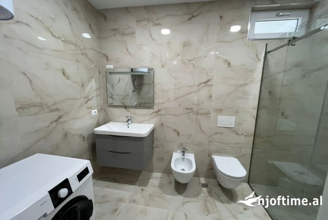 Shtepi me qera Apartament ne Tirane, 2+1, Mobilimi E mobiluar, Pagesa 900  Euro.