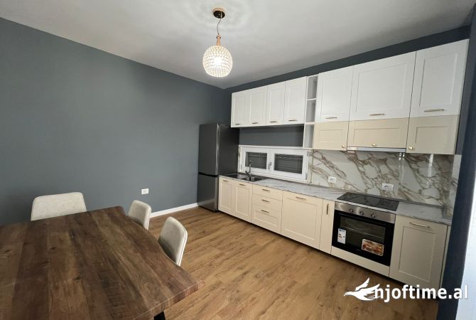 Shtepi me qera Apartament ne Tirane, 2+1, Mobilimi E mobiluar, Pagesa 900  Euro.