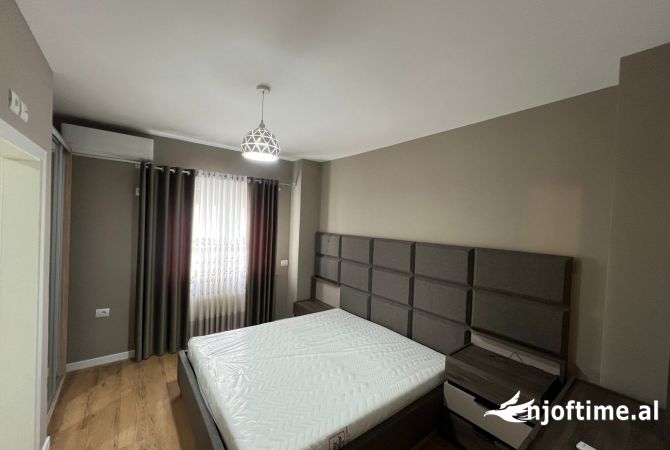 Shtepi me qera Apartament ne Tirane, 2+1, Mobilimi E mobiluar, Pagesa 900  Euro.