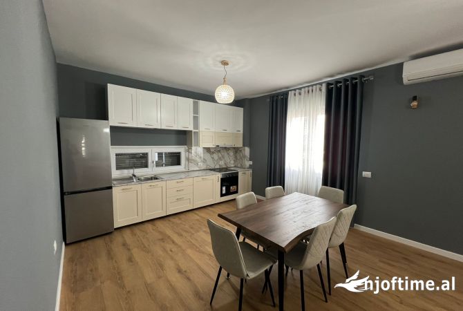 Shtepi me qera Apartament ne Tirane, 2+1, Mobilimi E mobiluar, Pagesa 900  Euro.