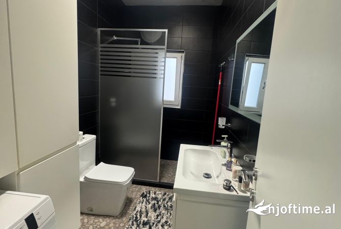 Shtepi ne shitje Apartament ne Tirane, 1+1, Mobilimi E mobiluar, Pagesa 96,200  Euro.