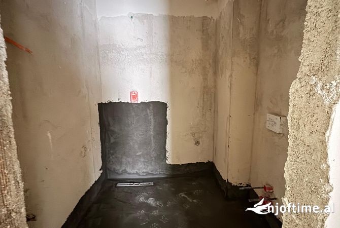 Shtepi ne shitje Apartament ne Tirane, 2+1, Mobilimi Bosh, pa mobiluar, Pagesa 130,000  Euro.