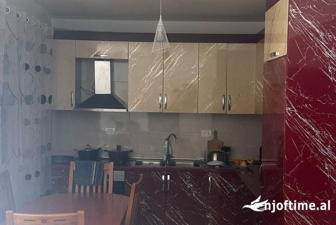Shtepi me qera Apartament ne Tirane, 2+1, Mobilimi E mobiluar, Pagesa 45,000  Leke.