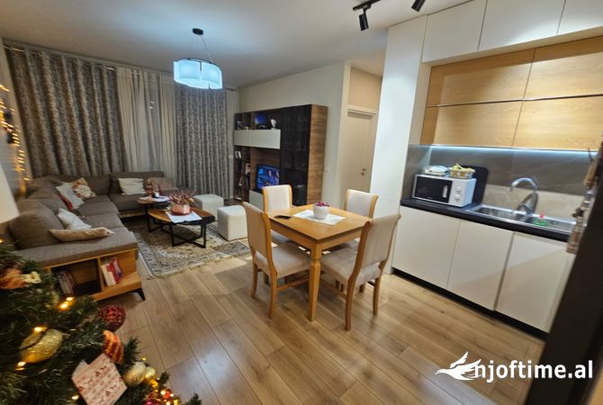 Shtepi ne shitje Apartament ne Tirane, 2+1, Mobilimi E mobiluar, Pagesa 240,000  Euro.