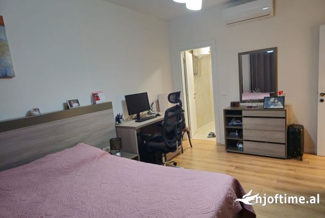 Shtepi ne shitje Apartament ne Tirane, 2+1, Mobilimi E mobiluar, Pagesa 240,000  Euro.