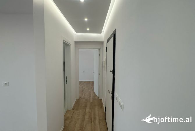 Shtepi ne shitje Apartament ne Tirane, 1+1, Mobilimi Bosh, pa mobiluar, Pagesa 130,000  Euro.