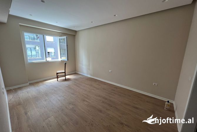 Shtepi me qera Apartament ne Tirane, 2+1, Mobilimi Bosh, pa mobiluar, Pagesa 650  Euro.