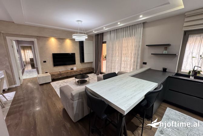 Shtepi me qera Apartament ne Tirane, 3+1, Mobilimi E mobiluar, Pagesa 1,900  Euro.