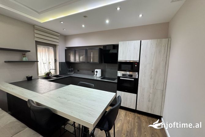 Shtepi me qera 3+1 ne Tirane - 1,900 Euro