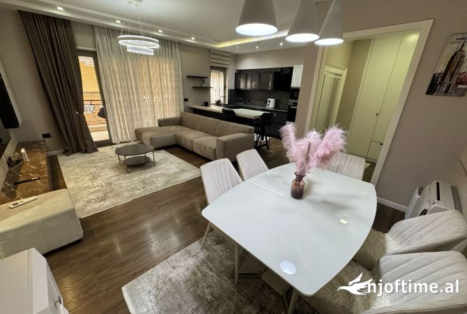 Shtepi me qera Apartament ne Tirane, 3+1, Mobilimi E mobiluar, Pagesa 1,900  Euro.