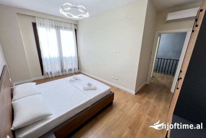 Shtepi me qera Duplex(shtepi me 2 kate) ne Tirane, 2+1, Mobilimi E mobiluar, Pagesa 2,000  Euro.