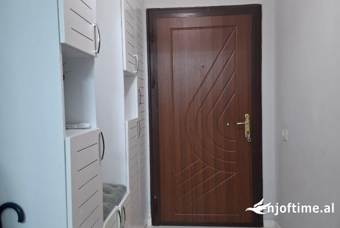 Shtepi ne shitje Apartament ne Tirane, 3+1, Mobilimi E mobiluar, Pagesa 197,000  Euro.