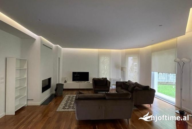 Shtepi me qera Vila Luksoze ne Tirane, 5+1, Mobilimi E mobiluar, Pagesa 5,000  Euro.