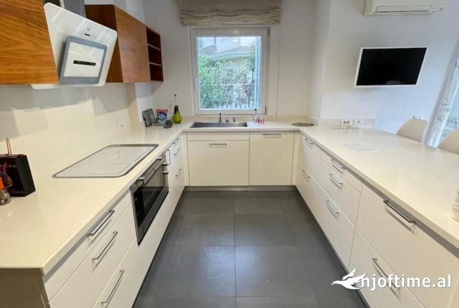 Shtepi me qera 5+1 ne Tirane - 5,000 Euro