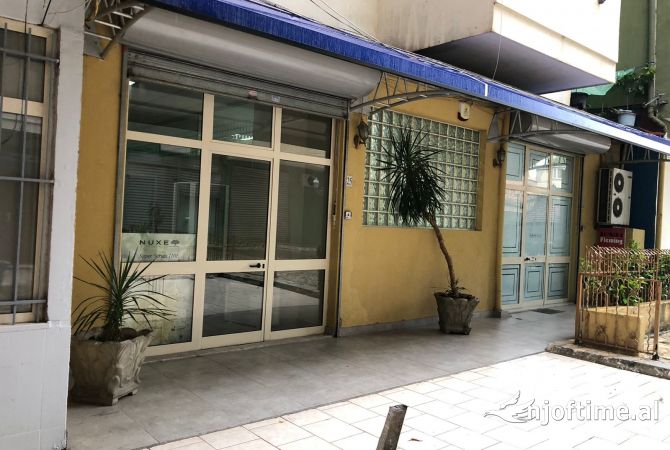 Ambient biznesi me qera 3+1 ne Tirane - 250 Euro