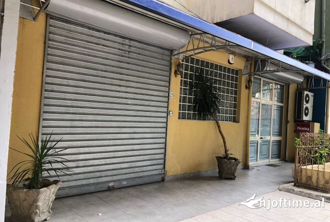 Qera ambient per Zyre Cmimi:250 Euro