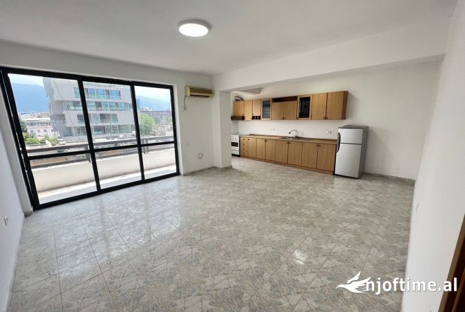 Ambient biznesi me qera 3+1 ne Tirane - 950 Euro