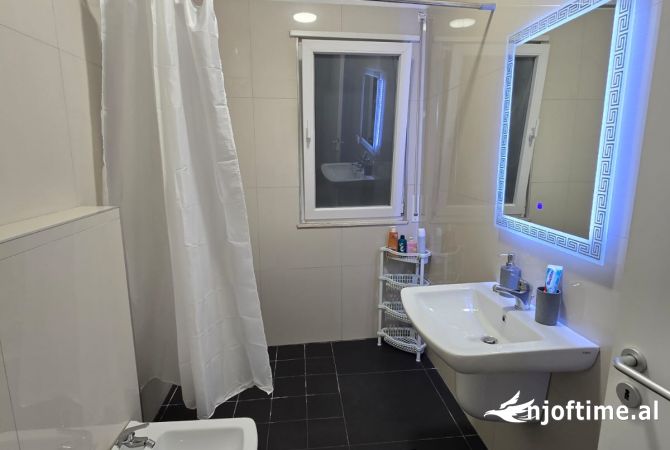 Shtepi me qera Apartament ne Tirane, 2+1, Mobilimi E mobiluar, Pagesa 600  Euro.