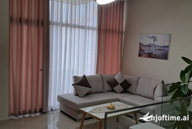 Shtepi me qera Shtepi Private ne Tirane, 2+1, Mobilimi E mobiluar, Pagesa 670  Euro.