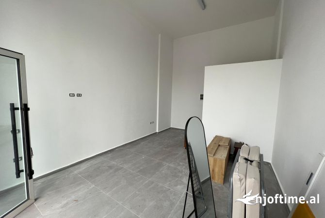 Ambient biznesi me qera 3+1 ne Tirane - 50,000 Leke