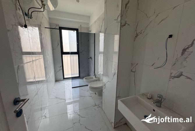 Shtepi me qera Apartament ne Tirane, 2+1, Mobilimi Pjeserisht e mobiluar, Pagesa 600  Euro.