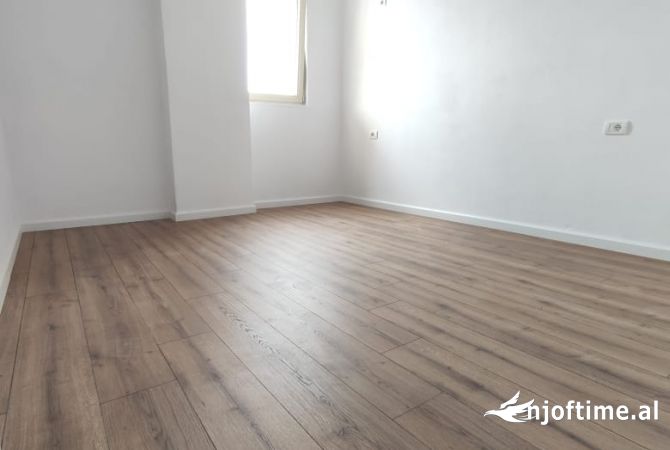 Shtepi ne shitje Apartament ne Tirane, 1+1, Mobilimi Bosh, pa mobiluar, Pagesa 83,000  Euro.