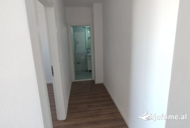 Shtepi ne shitje Apartament ne Tirane, 1+1, Mobilimi Bosh, pa mobiluar, Pagesa 83,000  Euro.