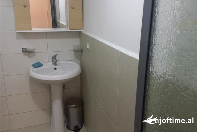 Shtepi me qera Apartament ne Tirane, 2+1, Mobilimi E mobiluar, Pagesa 37,000  Leke.