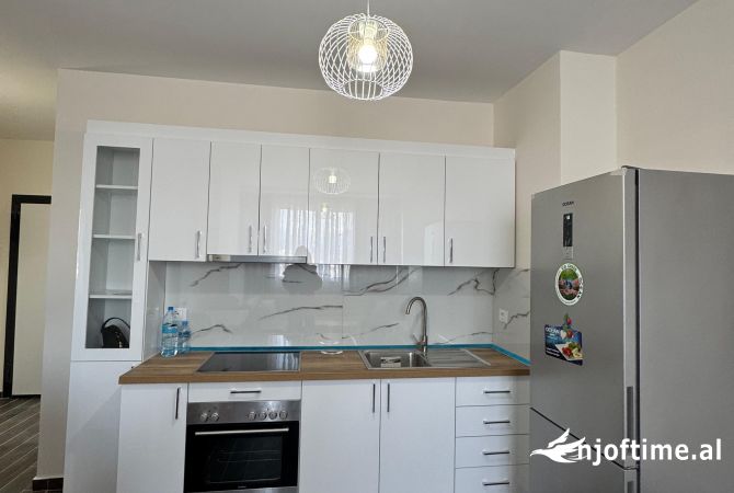 Shtepi me qera Apartament ne Tirane, 2+1, Mobilimi E mobiluar, Pagesa 500  Euro.