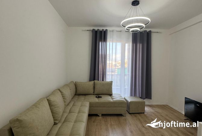 Shtepi me qera Apartament ne Tirane, 2+1, Mobilimi E mobiluar, Pagesa 500  Euro.