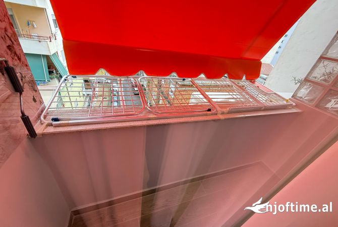 Shtepi me qera Apartament ne Tirane, 2+1, Mobilimi E mobiluar, Pagesa 1,000  Euro.