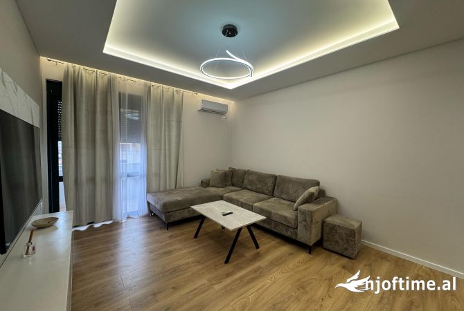 Shtepi me qera Apartament ne Tirane, 2+1, Mobilimi E mobiluar, Pagesa 900  Euro.