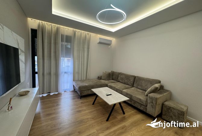 Shtepi me qera Apartament ne Tirane, 2+1, Mobilimi E mobiluar, Pagesa 900  Euro.
