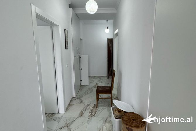 Shtepi me qera Apartament ne Tirane, 2+1, Mobilimi E mobiluar, Pagesa 800  Euro.