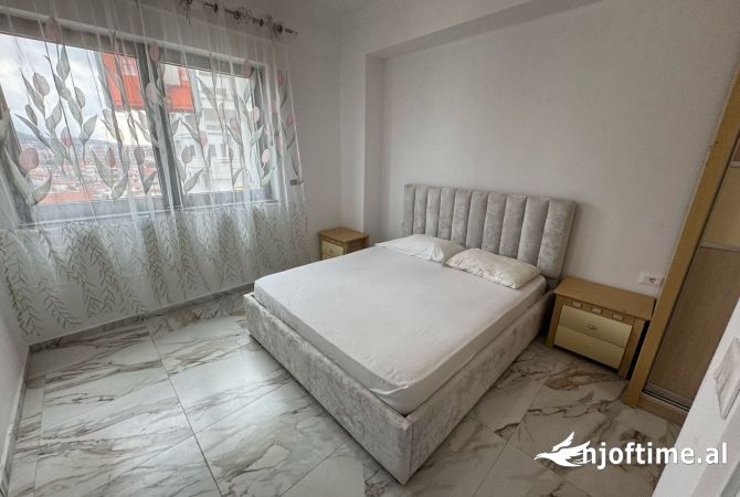 Shtepi me qera Apartament ne Tirane, 2+1, Mobilimi E mobiluar, Pagesa 800  Euro.