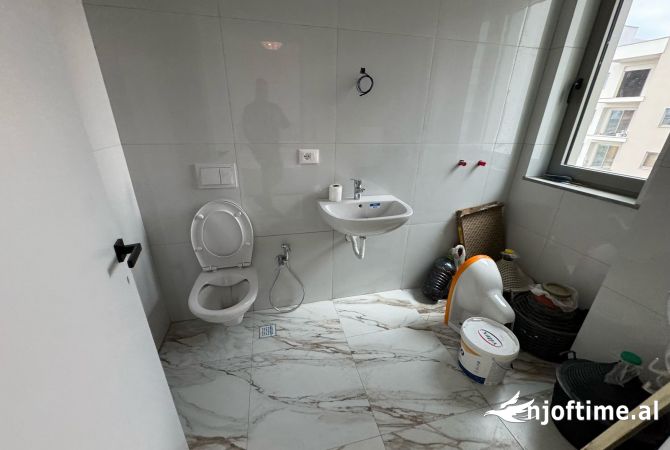 Shtepi me qera Apartament ne Tirane, 2+1, Mobilimi E mobiluar, Pagesa 800  Euro.