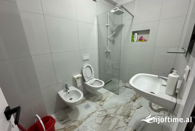 Shtepi me qera Apartament ne Tirane, 2+1, Mobilimi E mobiluar, Pagesa 800  Euro.