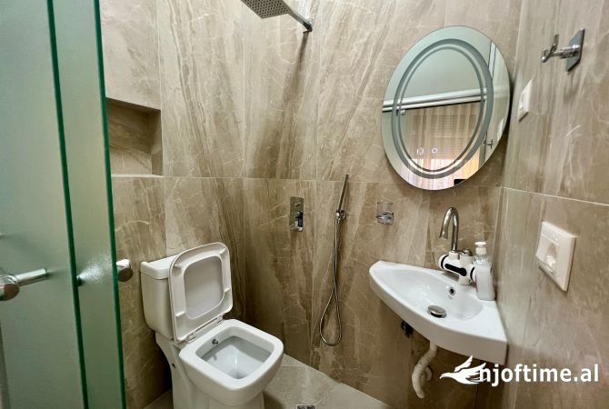 Shtepi me qera Apartament ne Tirane, 2+1, Mobilimi E mobiluar, Pagesa 1,600  Euro.