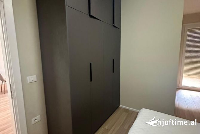 Shtepi me qera Apartament ne Tirane, 2+1, Mobilimi E mobiluar, Pagesa 550  Euro.