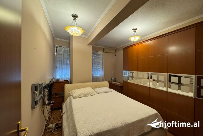 Shtepi me qera Apartament ne Tirane, 2+1, Mobilimi E mobiluar, Pagesa 1,000  Euro.