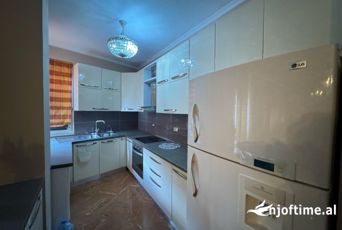 Shtepi me qera Apartament ne Tirane, 2+1, Mobilimi E mobiluar, Pagesa 1,000  Euro.