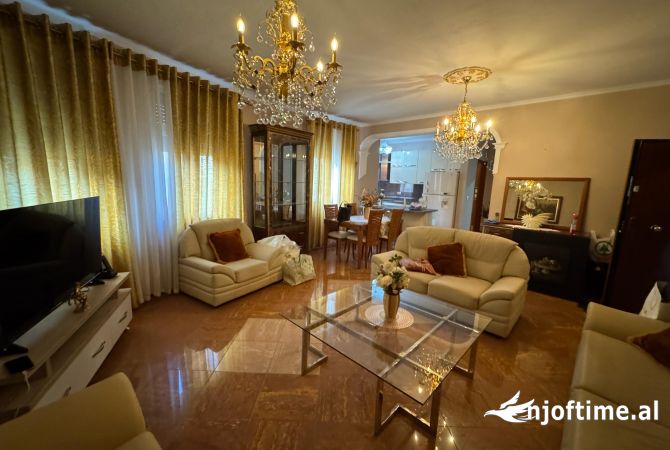 Shtepi me qera Apartament ne Tirane, 2+1, Mobilimi E mobiluar, Pagesa 1,000  Euro.