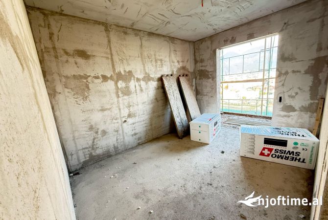 Shtepi ne shitje Apartament ne Tirane, 1+1, Mobilimi Bosh, pa mobiluar, Pagesa 95,000  Euro.