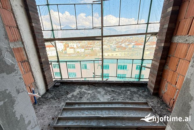 Shtepi ne shitje Apartament ne Tirane, 1+1, Mobilimi Bosh, pa mobiluar, Pagesa 95,000  Euro.